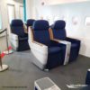 Flugzeugsitzbank im Wartebereich (Anwendungsbeispiel)